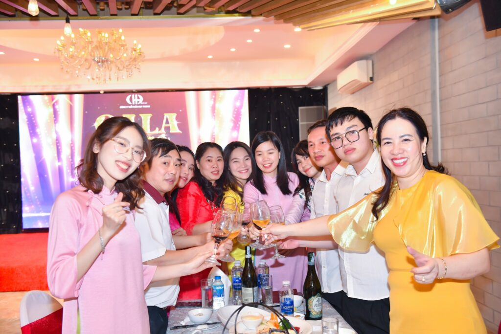 Công ty, đồng nghiệp - Gia đình thứ 2 của bạn...