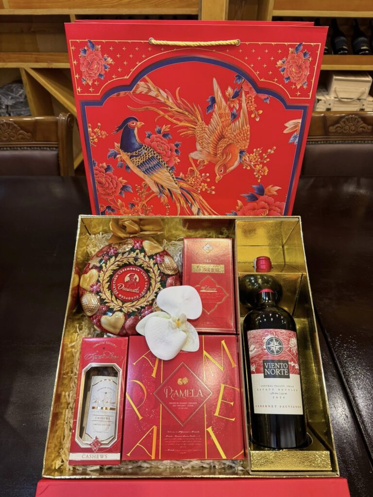 Set quà Tết và rượu vang