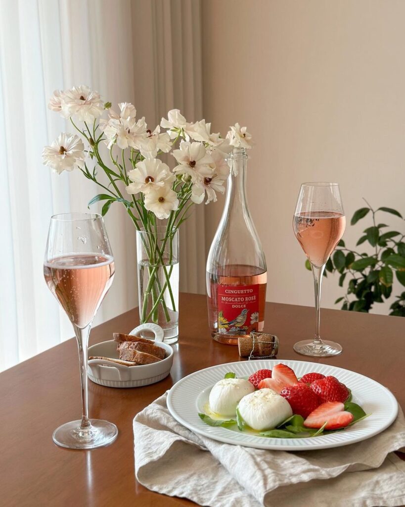 Chọn quà tặng ngày 8/3 với Cinguetto Moscato Rose