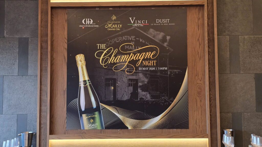 THE CHAMPAGNE NIGHT
