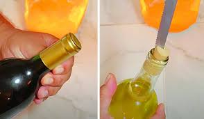 Dùng dao nhỏ để khui rượu vang